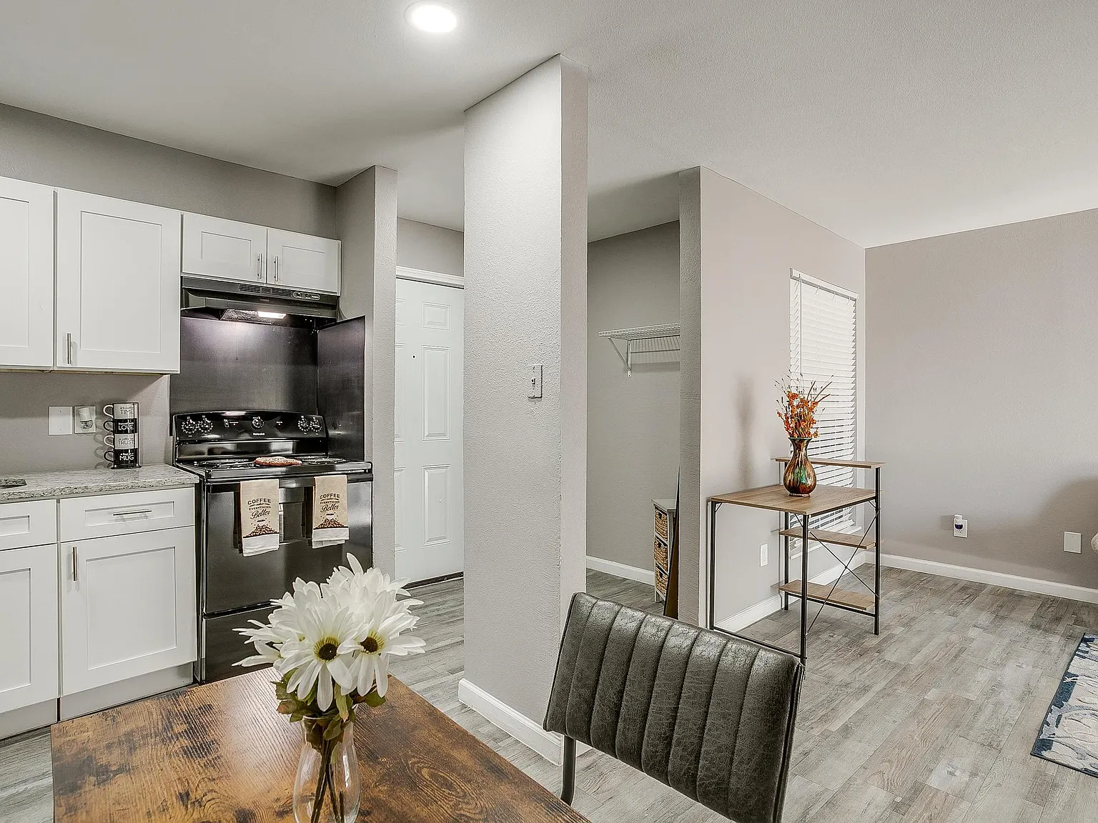 Vista Buena Apartments — Photo 1