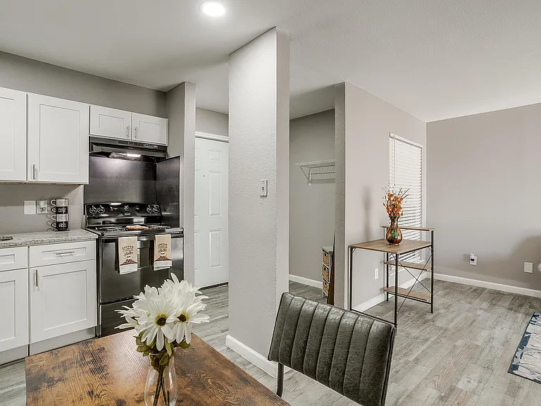 Vista Buena Apartments — Photo 1