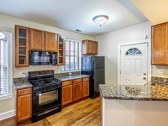 3rd image of 221 N Oak Park Ave APT 1W
