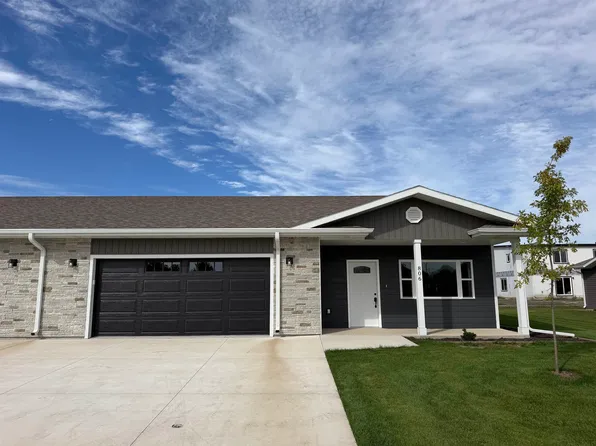 806 9th St, Columbus, NE 68601