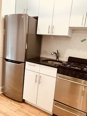 Rented by Metropolis Real Estate of Manhattan | media 17