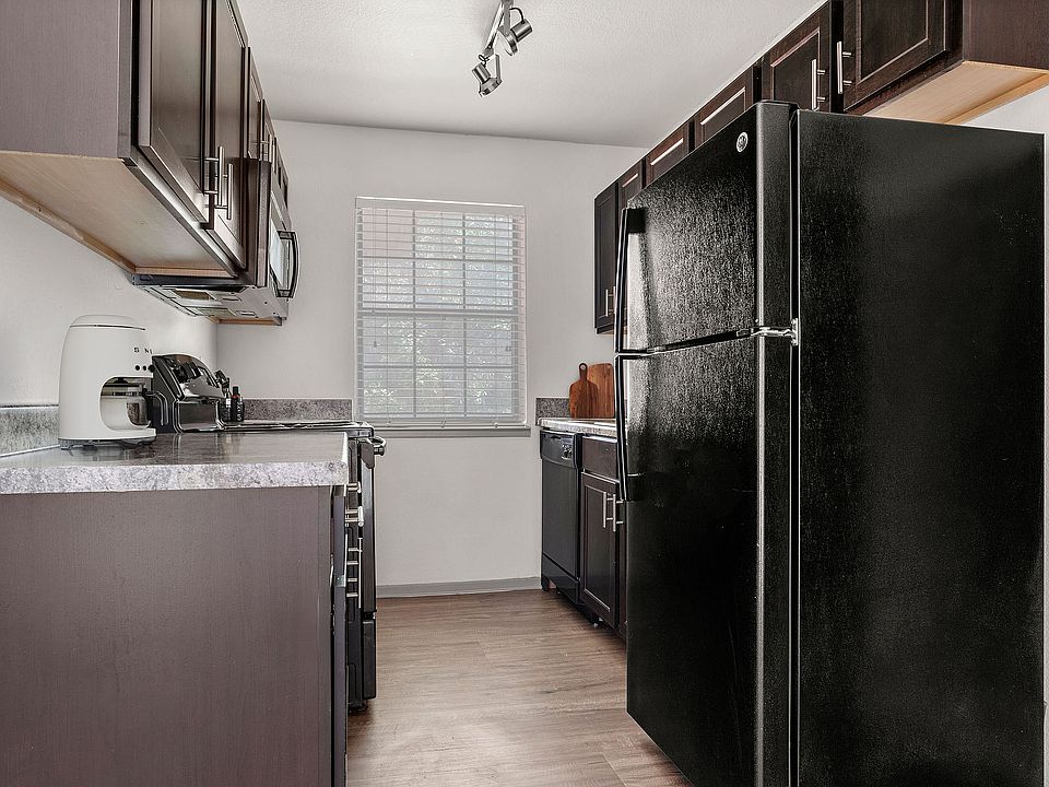 C242360 Calloway_VS Still_1B1B_Kitchen