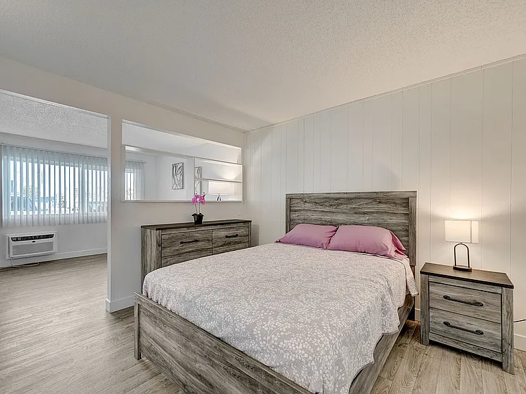 4050_Palos Verdes St_model-12
