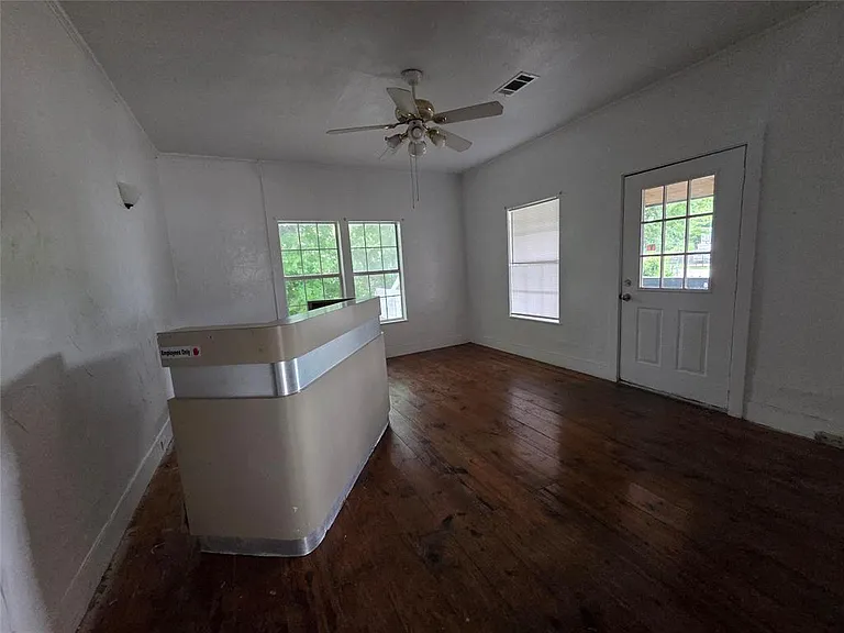 417 E Main St — Photo 3