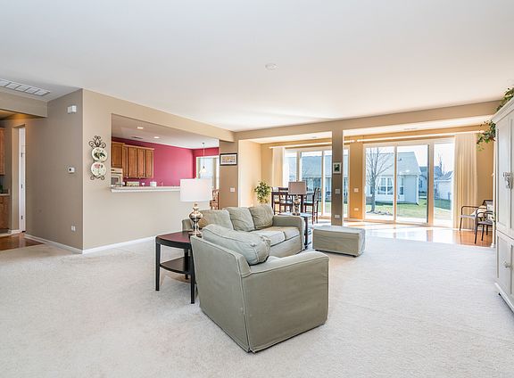 4th image of 318 Capital Dr