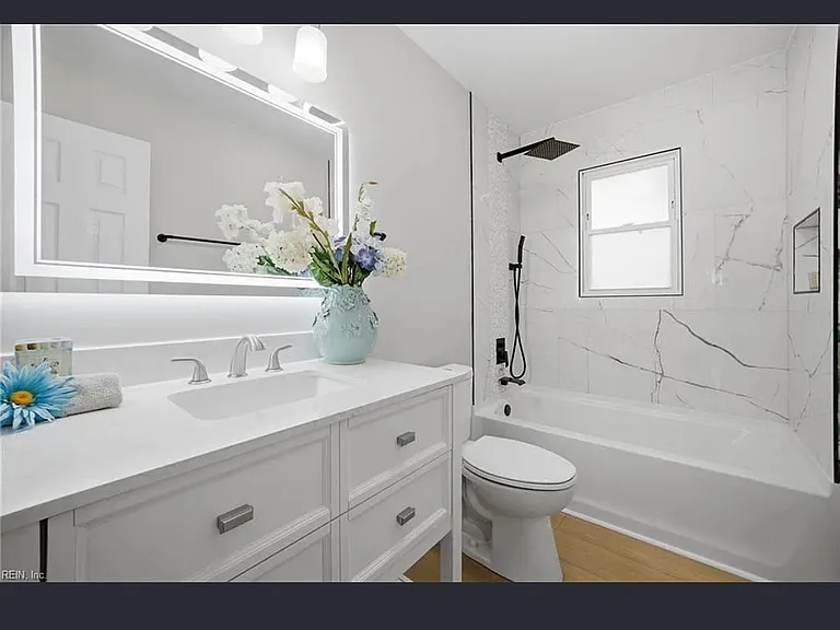 2508 Markham St — Photo 6