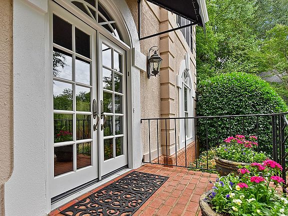 3rd image of 695 Greystone Park NE