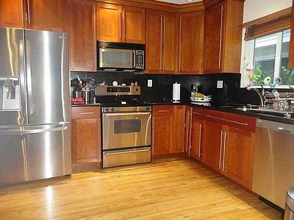3rd image of 6908 Veronese St