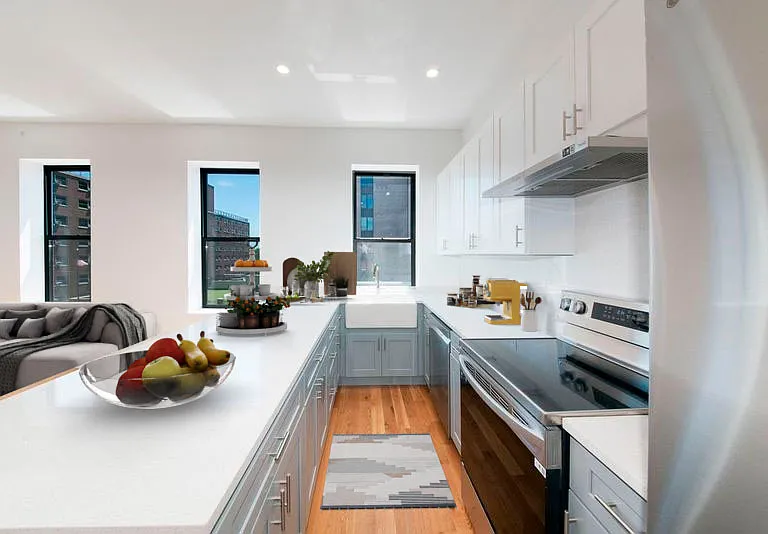 2500 Amsterdam Ave #3 — Photo 1