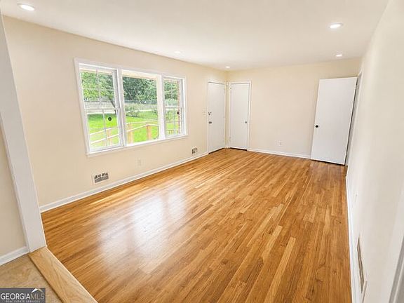 4th image of 2095 Lilac Ln