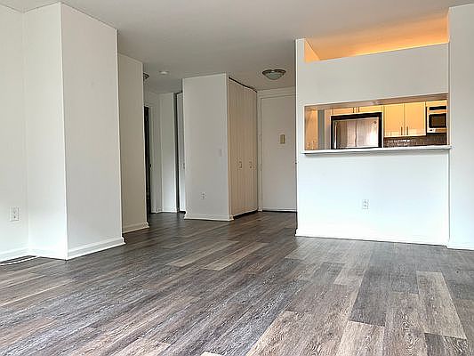 1st image of 520 W 43rd St #E8