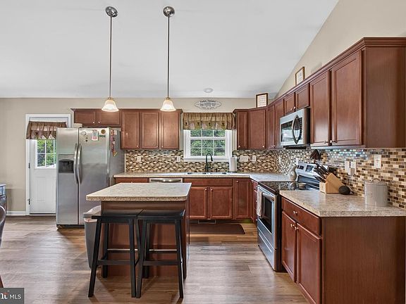 3rd image of 86 Hampshire House Dr