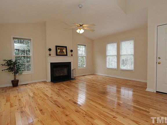 4th image of 207 Martins Point Pl
