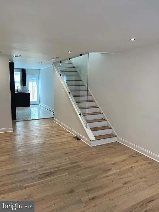 406 Sloan St