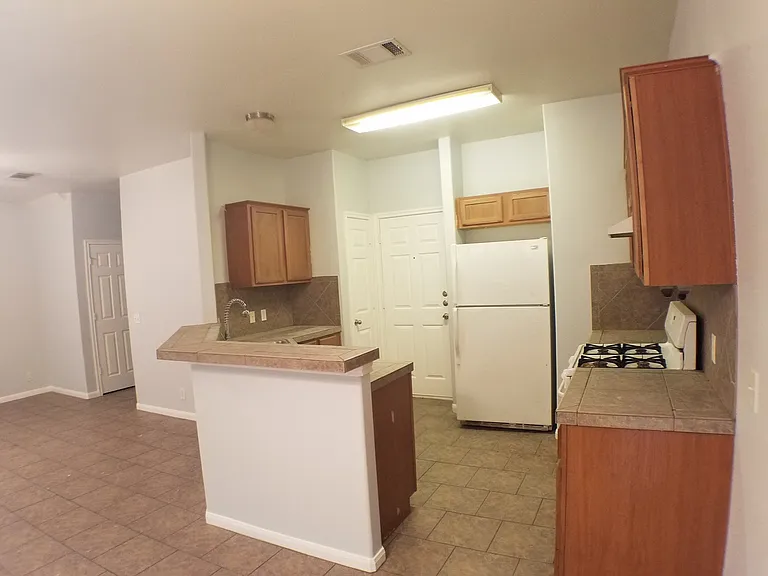 2500 Allred Dr — Photo 10