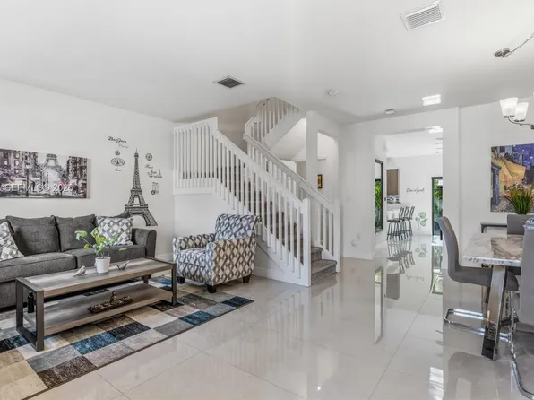 10964 W 32nd Ln, Hialeah, FL 33018