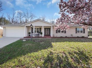 8 Tamzine Ct, Florissant, MO 63033