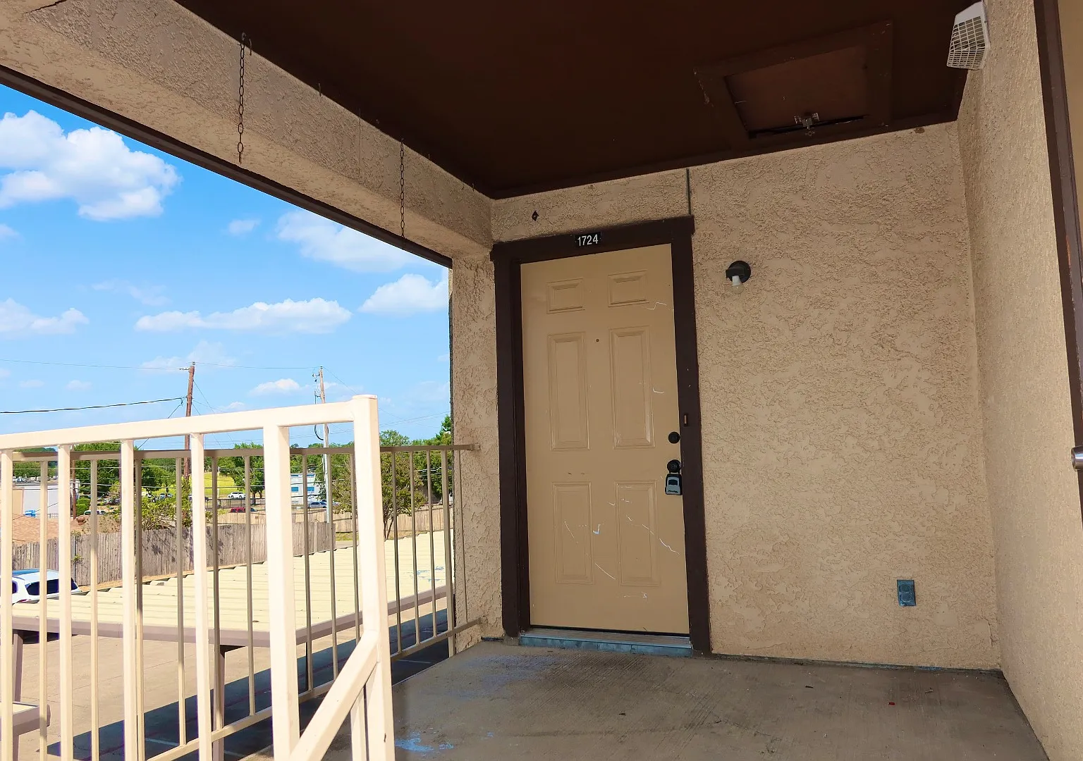 1724 Crest Point Dr - 1724 — Photo 3