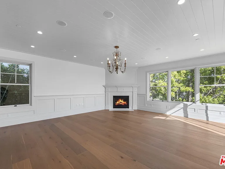 566 Ida St — Photo 10