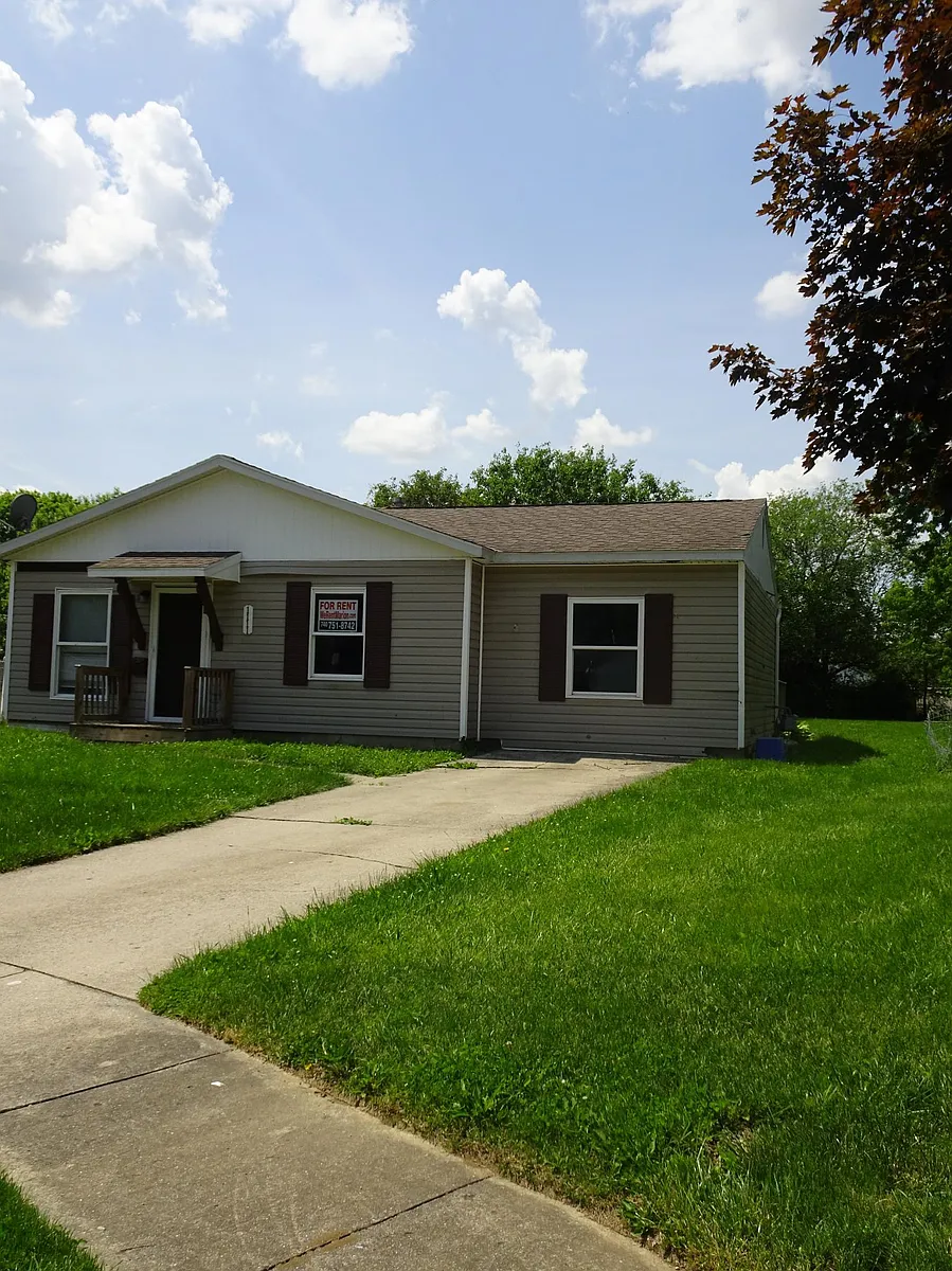 Building Photo - 1111 Capri Dr
