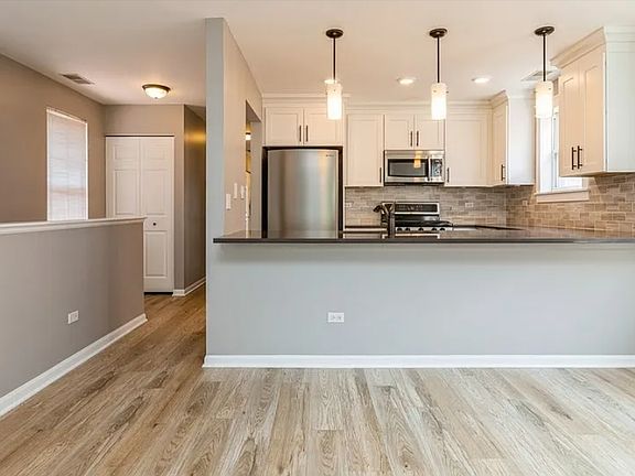 3rd image of 1473 N Larrabee St #C