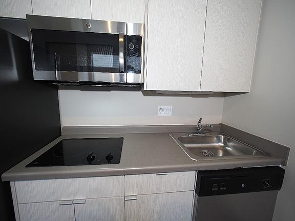 3rd image of 57 E 21st St #602