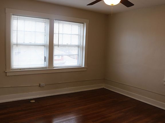 3rd image of 1109-1111 W 40th St #2E