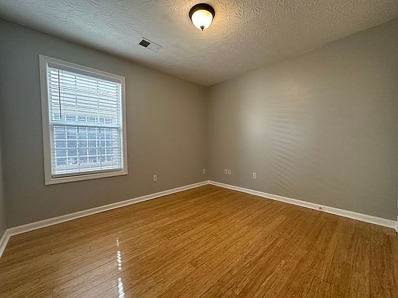 5th image of 516 Millpond Rd