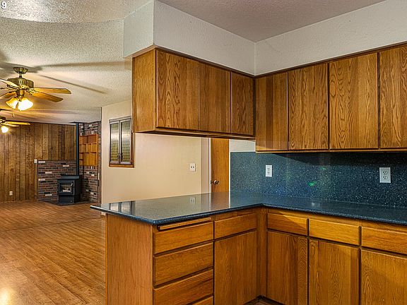 5th image of 565 Charter Oaks Dr