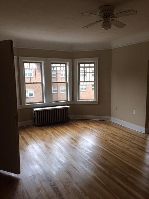 1st image of 12065 Edgewater Dr APT 24