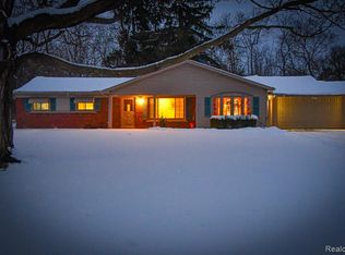 6747 Snow Apple Dr, Clarkston, MI 48346