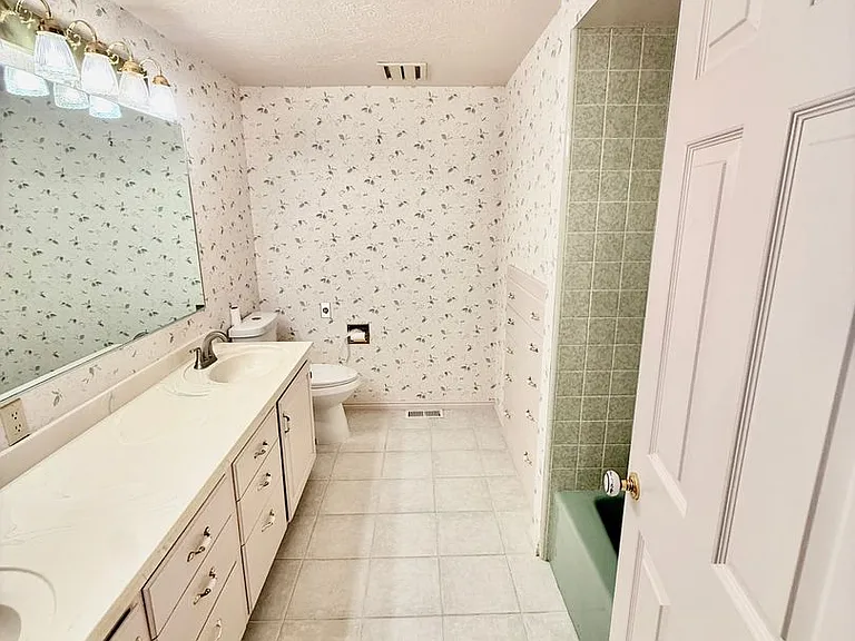 1415 Hopi Cir — Photo 28