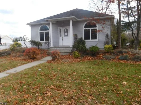 78 Jackson Ave, Pompton Plains, NJ 07444