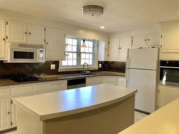 3rd image of 5 Grey Ln #0