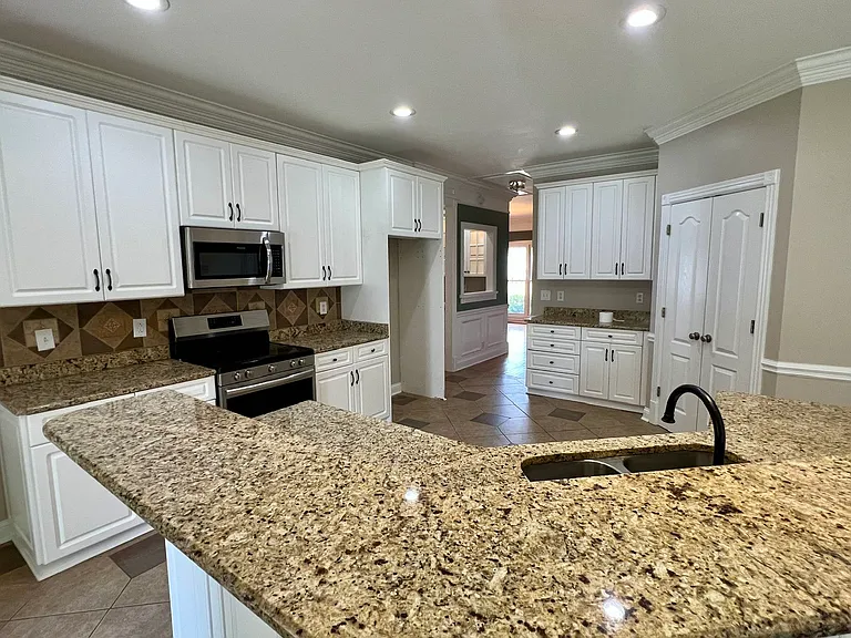 2903 Saint Johns Dr — Photo 15