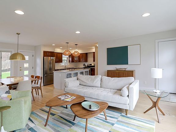 5th image of 1601 E Ruby Ln