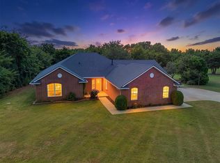 10201 Fawn Valley Dr, Mustang, OK 73064