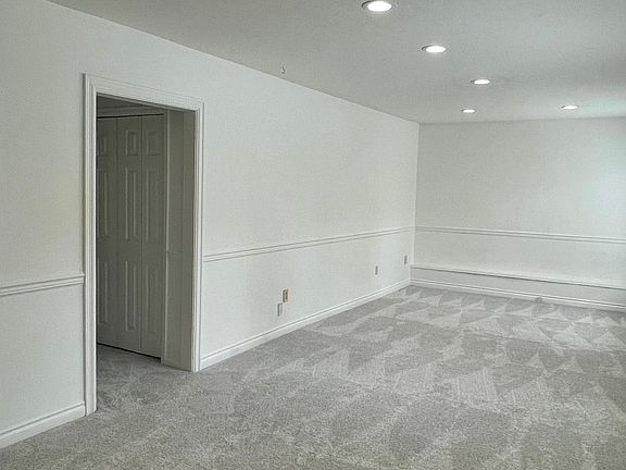 4th image of 10619 NE 124th St