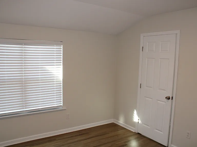 122 Memorial Dr — Photo 9