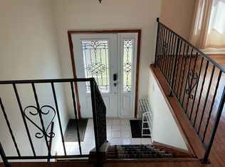 2 Dyer Dr, Albany, NY 12110