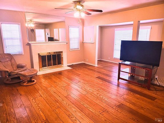 4th image of 847 Lafayette Avenue