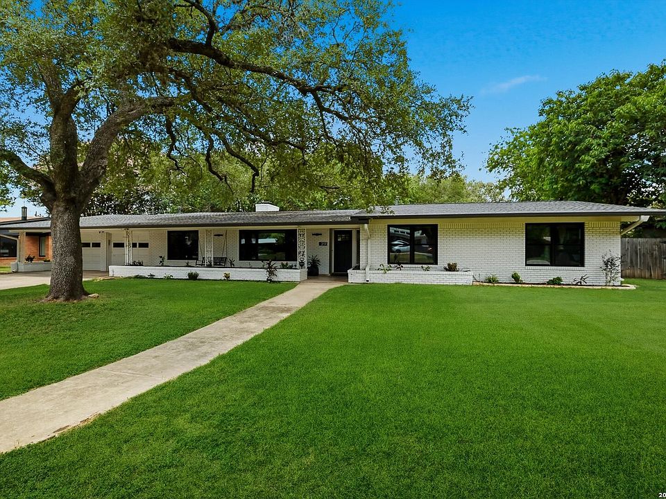 1st image of 217 Gardenview
