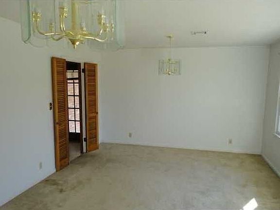 4th image of 1040 Queensbury Dr