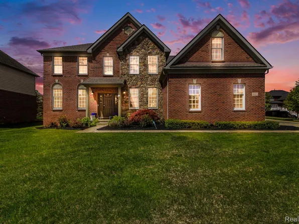 50371 Langley Ct, Novi, MI 48374