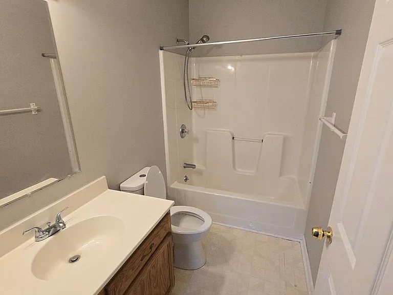 434 Hillside Dr — Photo 3