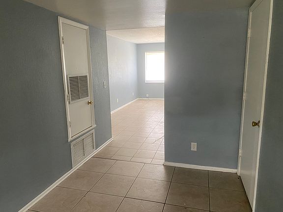 4th image of 656 Williamsburg Dr APT 3
