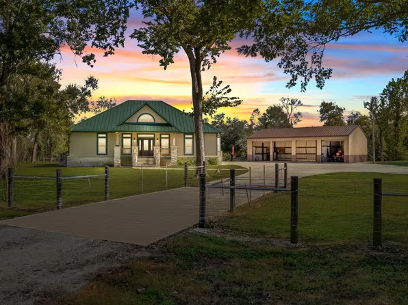 3998 County Road 612, Angleton, TX 77515