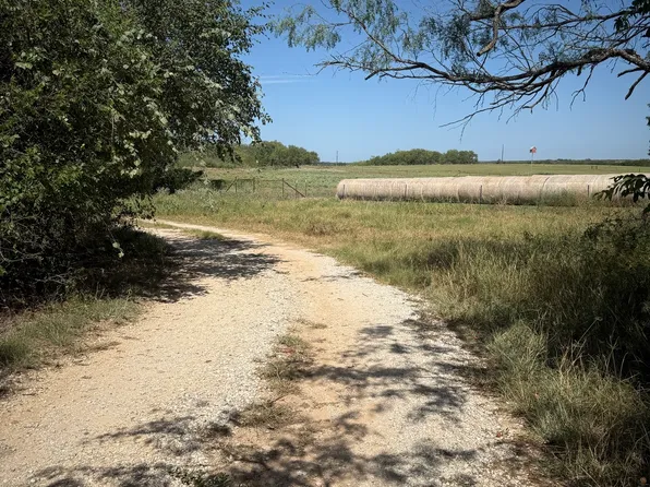 2015 County Road 420, Stockdale, TX 78160