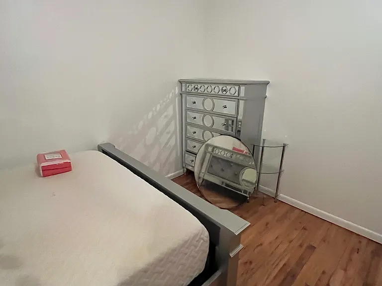3232 Ely Ave #3 — Photo 3