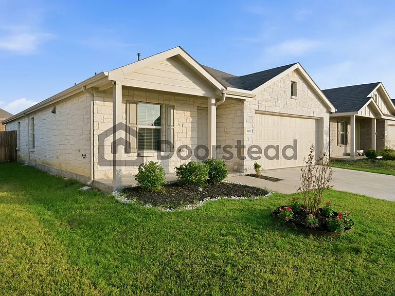 1213 Wildflower St — Photo 3